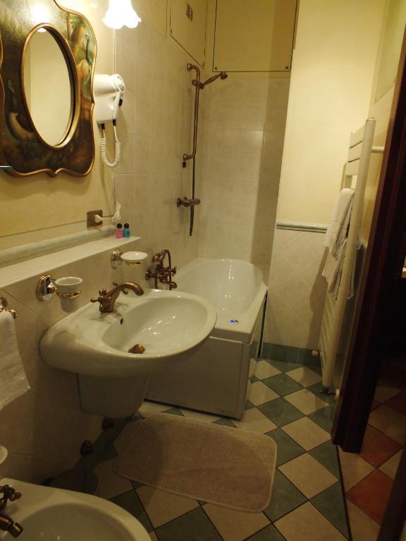 La Contrada Dei Monti Hotel ออร์ตาซันจูลิโอ ภายนอก รูปภาพ